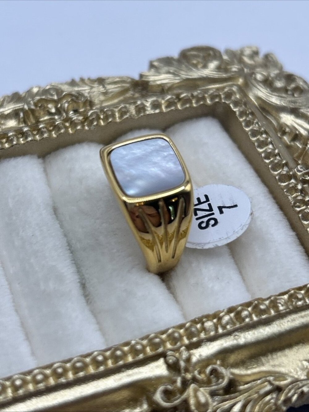 Vintage NOS Gold Tone Signet Ring Faux Mother of Pearl Size 7 Unisex Jewelry - Picture 4 of 16